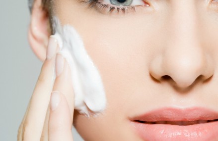 5 Thói quen xấu vào buổi tối đang hủy hoại làn da bạn