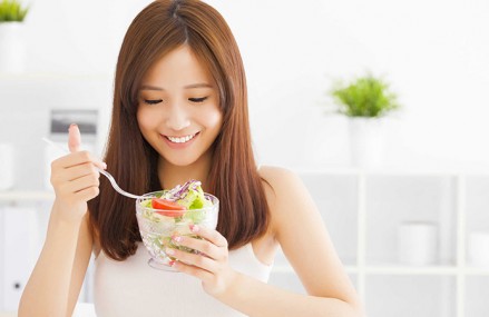 Chế độ ăn giúp tránh xa mụn trứng cá